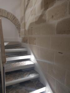 トラーパニにあるA Due Passiの煉瓦壁の階段
