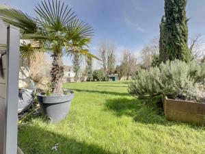 Vrt ispred objekta LA VIGNERAIE