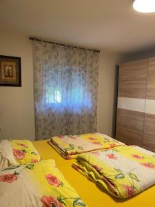 เตียงในห้องที่ Ferienwohnung für 3 Personen ca 35 qm in Privlaka, Dalmatien Norddalmatien