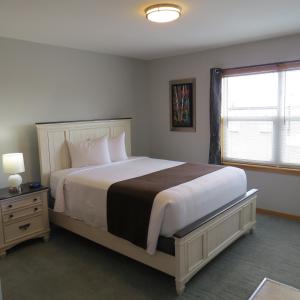 a bedroom with a large bed and a window at Dockside Suites in Digby
