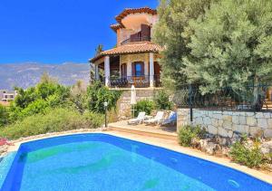 Bazén v ubytování Yarımada Deniz Manzaralı Villa Cindy nebo v jeho okolí