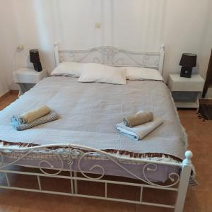 A bed or beds in a room at Nymph