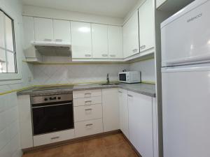 Kuchyň nebo kuchyňský kout v ubytování Apartamento San Bruno II BY SIT ISLA CANELA