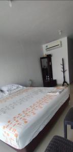 Ein Bett oder Betten in einem Zimmer der Unterkunft Apartamento mirador de la sierra 2