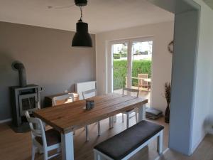 a dining room with a wooden table and chairs at Ferienwohnung Waldblick in Bad Essen
