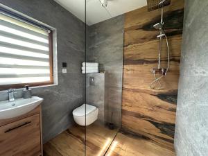Łazienka w obiekcie Bąbelkowa Chata Beskidy Domek z Balią Jacuzzi