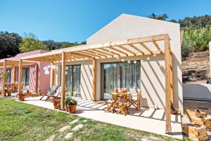 Imagen de la galería de Kumquart estate- Mandarin, en Aspiotádes