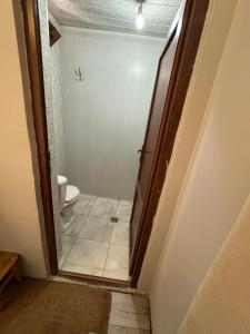 Ένα μπάνιο στο Ios Guest House