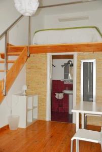 a room with a loft bed and a kitchen at Pantalica Rooms Affittacamere in Sortino