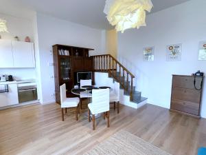 Afbeelding uit fotogalerij van LovingStresa3 giardino del lago in Stresa +19 foto's