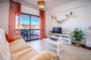 a living room with a couch and a table at Holiferias Amoreira Mar in Alvor