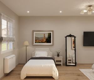 Habitación blanca con cama y espejo en Twin Houses Residence, en Tirana