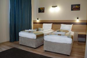 Tempat tidur dalam kamar di City House Family Hotel & Restaurant