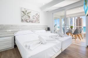 A bed or beds in a room at Niza 12-A Apartment Levante Beach