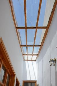 a skylight in a room with a ceiling at Διαμέρισμα Έλλη in Rethymno Town