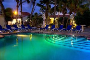 A piscina localizada em Hamlet Oasis Resort ou nos arredores