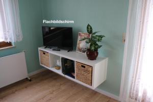 TV a/nebo společenská místnost v ubytování Ferienwohnung Katharina II