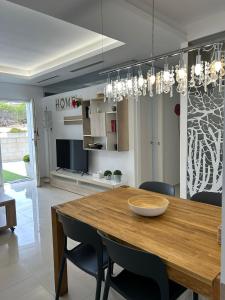 a dining room with a wooden table and chairs at Apartamento Postman in Arenales del Sol