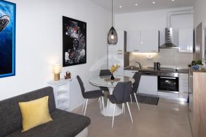Kuchyňa alebo kuchynka v ubytovaní Moon Apartment