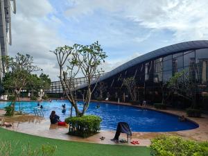 a swimming pool in a building with people in it at Arte Mont Kiara KLCC Changkat Bukit Bintang Publika 4 Pax Jalan Alor Pavilion 1R2B in Kuala Lumpur