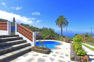 Het zwembad bij of vlak bij Ferienhaus mit Privatpool für 4 Personen ca 95 qm in Tijarafe, La Palma Westküste von La Palma