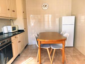 Kuchyň nebo kuchyňský kout v ubytování Apartamento LB, vistas a la ría