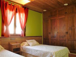 Un pat sau paturi într-o cameră la Cortijo los Bataneros y Casa Rural Albarderos +26 fotografii