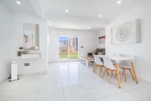 Kuchyňa alebo kuchynka v ubytovaní Penthouse Ancla 461 Levante Beach