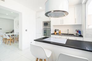 Kuchyňa alebo kuchynka v ubytovaní Penthouse Ancla 461 Levante Beach