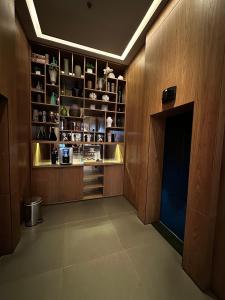 a room with a shelf with pots and vases at Romastay Itaim SP in Sao Paulo