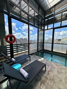 a pool in a building with a view of the city at Flat Radisson Blu São Paulo in São Paulo