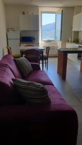 a living room with a couch and a kitchen at Cà dela Fanteleta in Portovenere