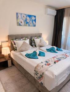Ένα ή περισσότερα κρεβάτια σε δωμάτιο στο Sea Garden Beach Studio
