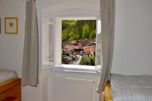 Postel nebo postele na pokoji v ubytování Karlštejn 34