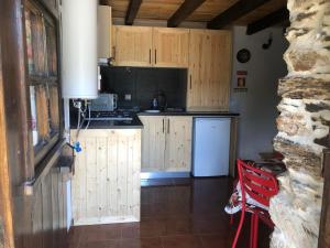 Kuchyň nebo kuchyňský kout v ubytování Ceira Cottage + 28 fotografií