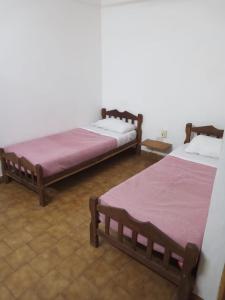 Lova arba lovos apgyvendinimo įstaigoje La Nueva Estancia