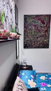 Postel nebo postele na pokoji v ubytování Anavrin Art House