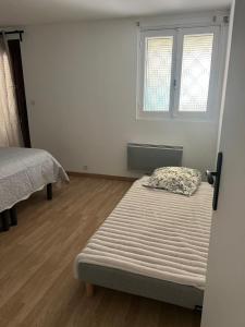 Ένα ή περισσότερα κρεβάτια σε δωμάτιο στο BAS DE VILLA AU SOLEIL +1 φωτογραφίες