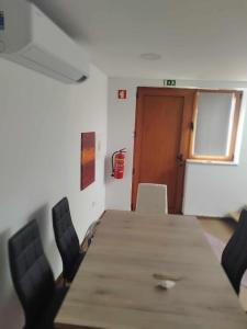 a conference room with a wooden table and chairs at Alojamento Local Casa da Eira in Murça +9 photos