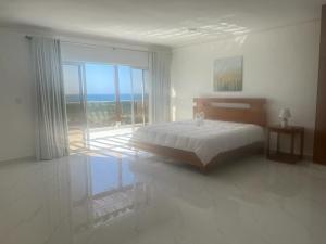 Postel nebo postele na pokoji v ubytování Luxury Beach Front Villa with Private pool and stunning Ocean View!