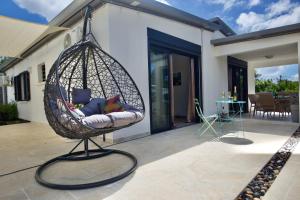 Patio nebo venkovní prostory v ubytování Le Beau Vallon 1 classée 4 étoiles - Jacuzzi privatif et piscine chauffée partagée