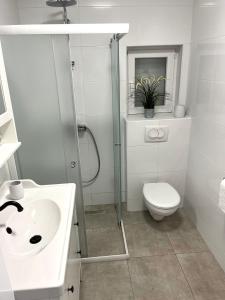 Ένα μπάνιο στο Olive place 2 +6 φωτογραφίες