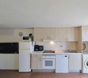a kitchen with white cabinets and a sink and a dishwasher at Schöne Wohnung Sun Club in Playa del Aguila