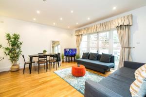 a living room with a couch and a table at Comfortable Family Villa in London