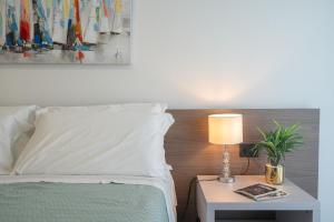 Säng eller sängar i ett rum på Ferienwohnung für 2 Personen ca 35 qm in Alghero, Sardinien Sassarese