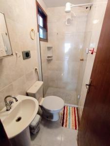 Bilik mandi di Casa aconchegante no Peró