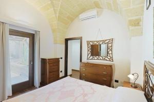Postel nebo postele na pokoji v ubytování villa dei cento Pini