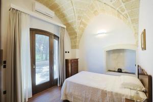 Postel nebo postele na pokoji v ubytování villa dei cento Pini