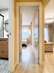 a room with a hallway with a bathroom and a bedroom at Acogedor y moderno apartamento in Zamudio