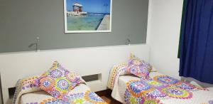 Posteľ alebo postele v izbe v ubytovaní Relax Tiñosa ist eine schöne Wohnung in einer sehr ruhigen und sehr gepflegten Anlage mit Gemeinschaftspool in Puerto del Carmen